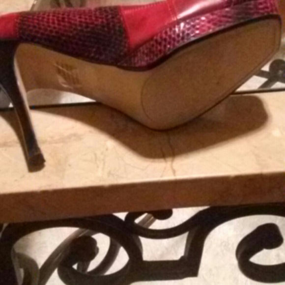 Red pump excellent used condition - Picture 2 of 3